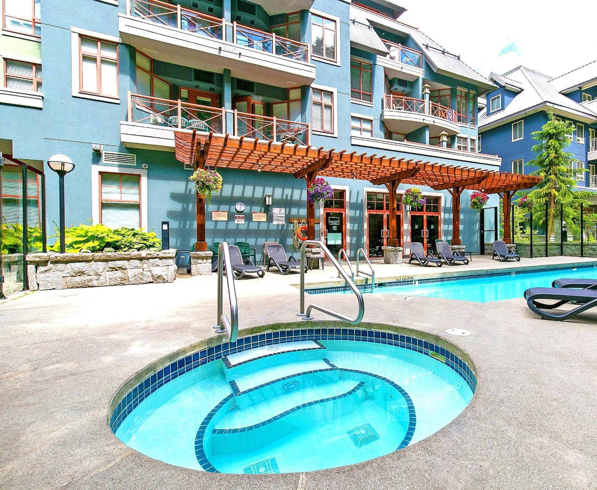 Alpenglow Lodge Bear Wonder One Bedroom By Mva Whistler Exterior photo
