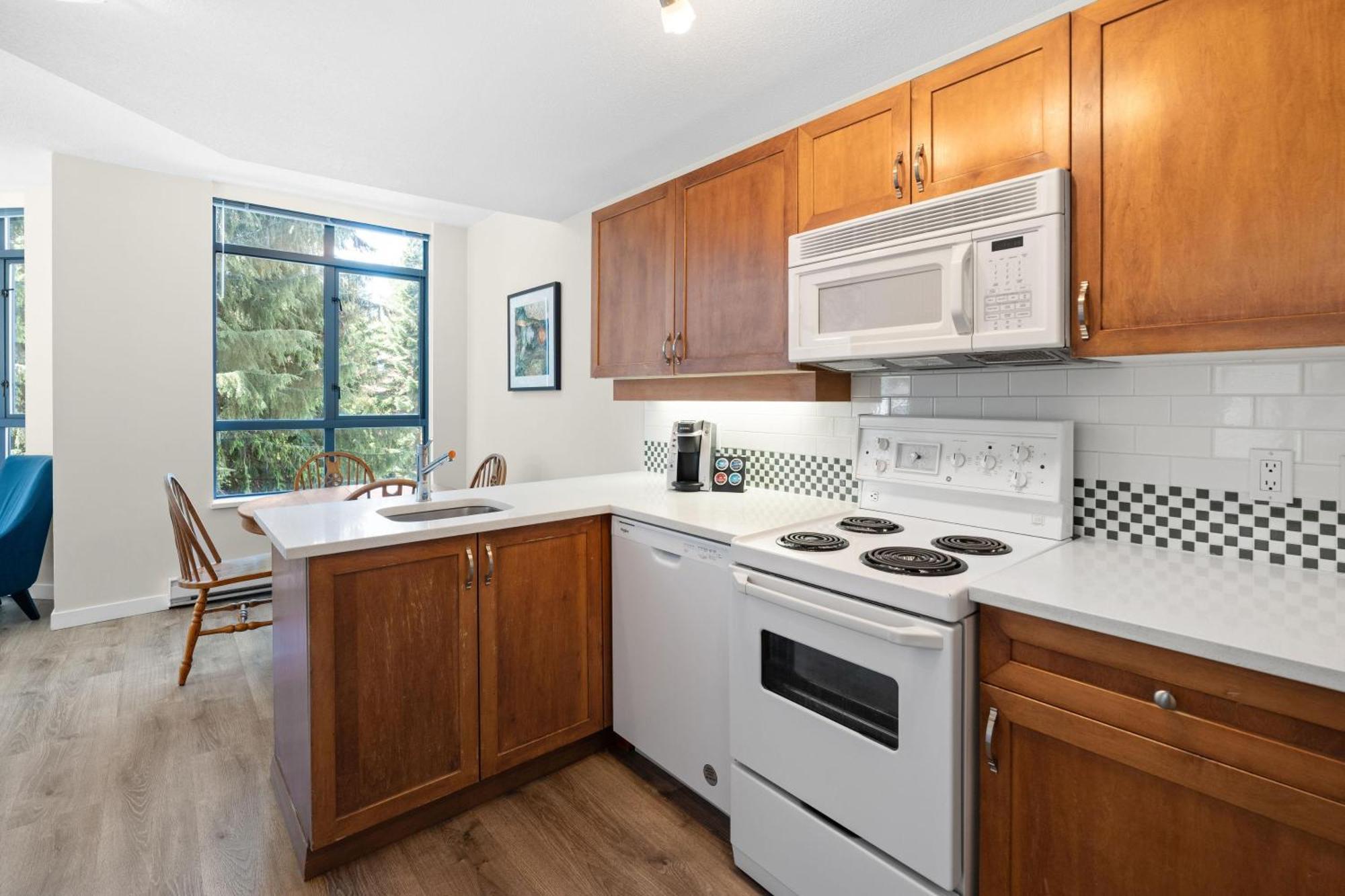 Alpenglow Lodge Bear Wonder One Bedroom By Mva Whistler Exterior photo